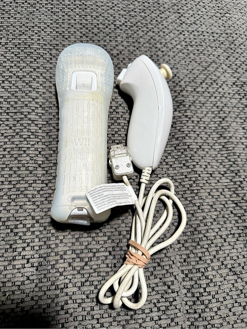 Nintendo Wii Remote - Picture 2 of 2
